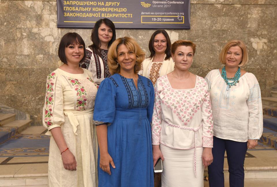 Українські жінки-політики поділились фото у вишиванках: Світлична, Геращенко та Гриневич